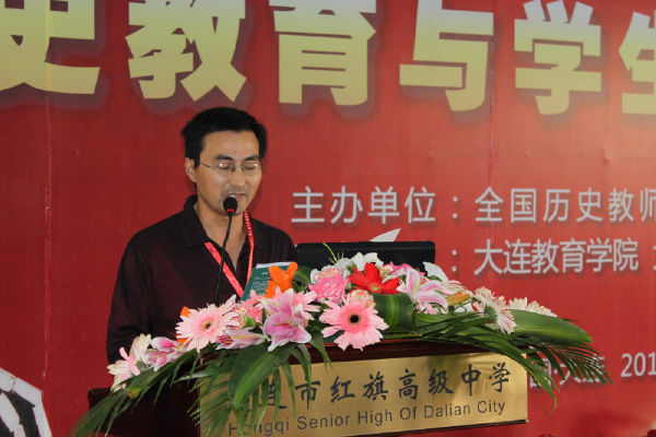 安徽怀远三中沈为慧老师代表参会老师致贺辞杨晓军老师上观摩课《从